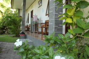 Отель Twins Homestay  North Kuta